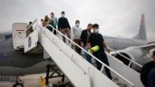 Foto ilustrativa de la nota titulada: Aterriza en Chiapas avión con 121 mexicanos deportados de EU