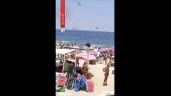 Foto ilustrativa de la nota titulada: Así se desplomó un avión con publicidad frente a la playa de Copacabana; murió el piloto (Video)