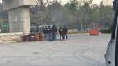 Foto ilustrativa de la nota titulada: Operativo en planta de Cruz Azul: lanzan explosivo contra reportera y policías agreden a comunicador