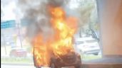 Foto ilustrativa de la nota titulada: Se incendia un auto en Periférico y Viaducto Tlalpan en CDMX (Video)