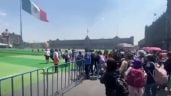 Foto ilustrativa de la nota titulada: CNTE irrumpe en mega cancha de futbol en el Zócalo: “¡Si no hay solución, aquí será el plantón!”