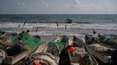 Foto ilustrativa de la nota titulada: En riesgo de quedarse sin apoyo, miles de pescadores tras derrame de Pemex