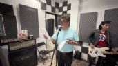 Foto ilustrativa de la nota titulada: Saúl Monreal sube video cantando "Agujetas de color de rosa" con músico que usa símbolo nazi