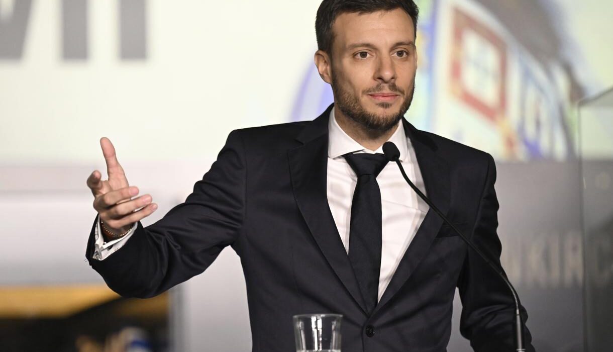 Fotografía de Fernando Veludo de la agencia EFE en la que se ve al entrenador del Oporto, el argentino Martín Anselmi, en una imagen de archivo durante su presentación como técnico del equipo portugués en enero de 2025.
