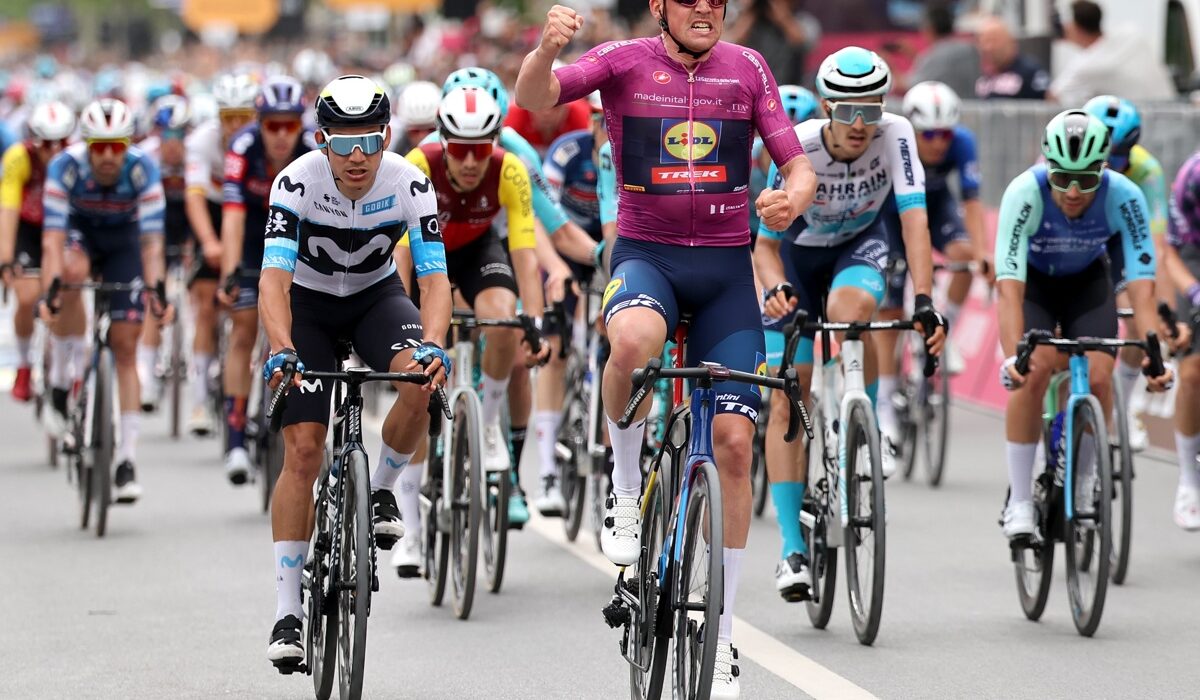 El danés Mads Pedersen (Lidl-Trek) en la tercera y última etapa del Giro de Italia 2025 en Albania. (Foto de Georgi Licovski de la agencia EFE/EPA)