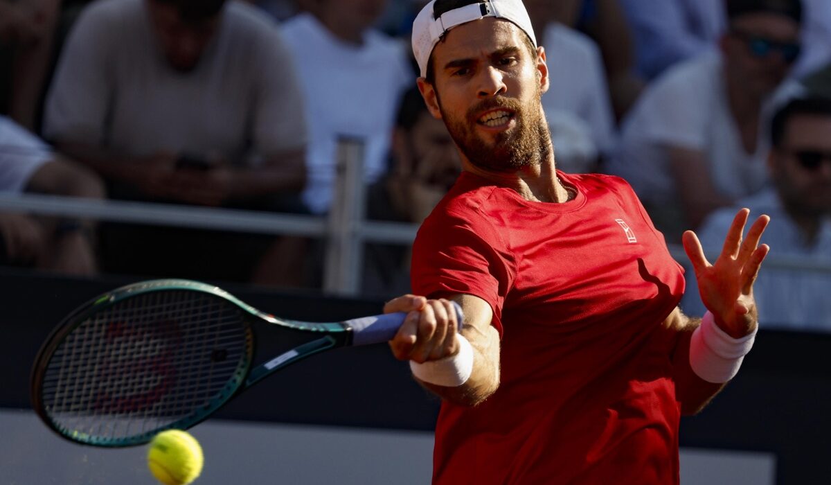 El ruso Karen Khachanov en la tercera ronda del Masters 1.000 de Roma. (Foto de Fabio Frustaci de la agencia EFE/EPA)