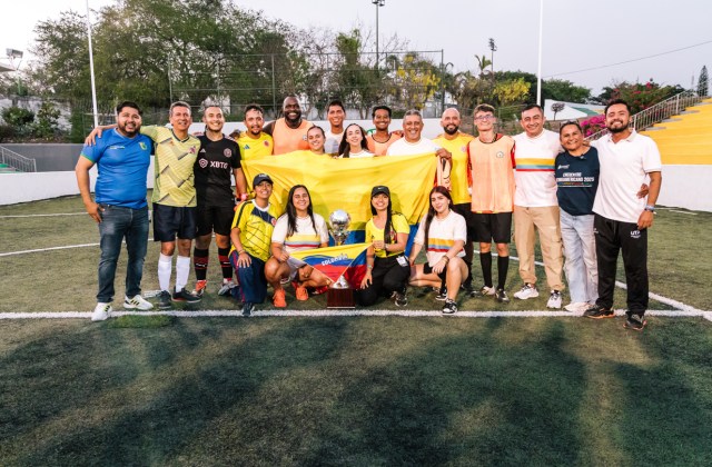 vence-mexico-a-colombia-en-partido-amistoso-de-futbol-rapido_e