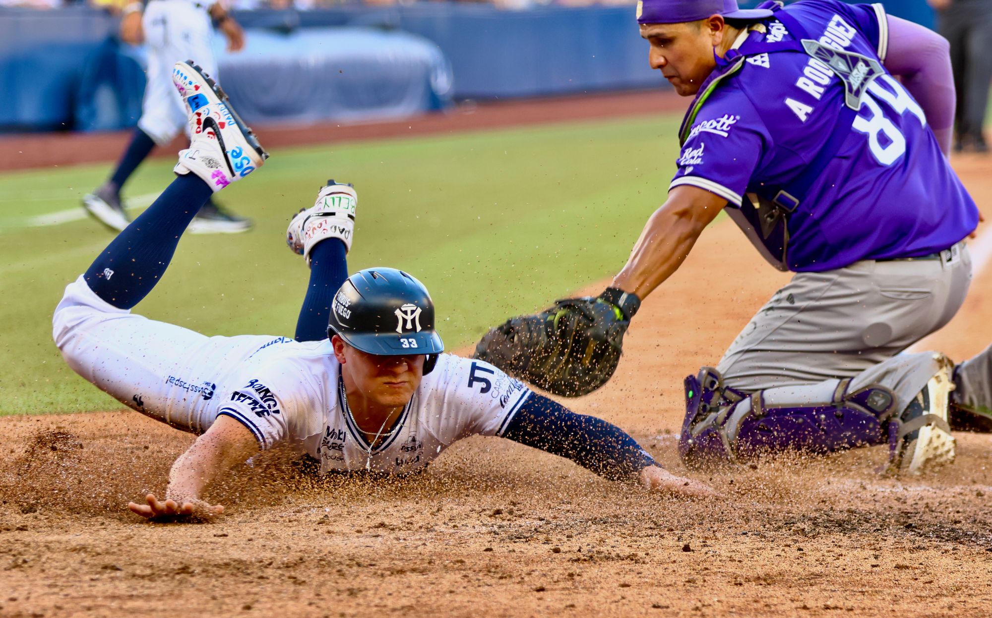 Sultanes barre en casa a Conspiradores