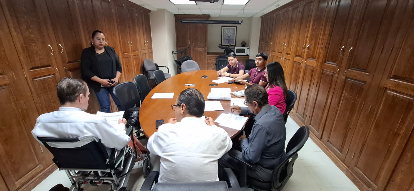 Apoyan regidores a jóvenes que van a representar a Juárez en el interior del país