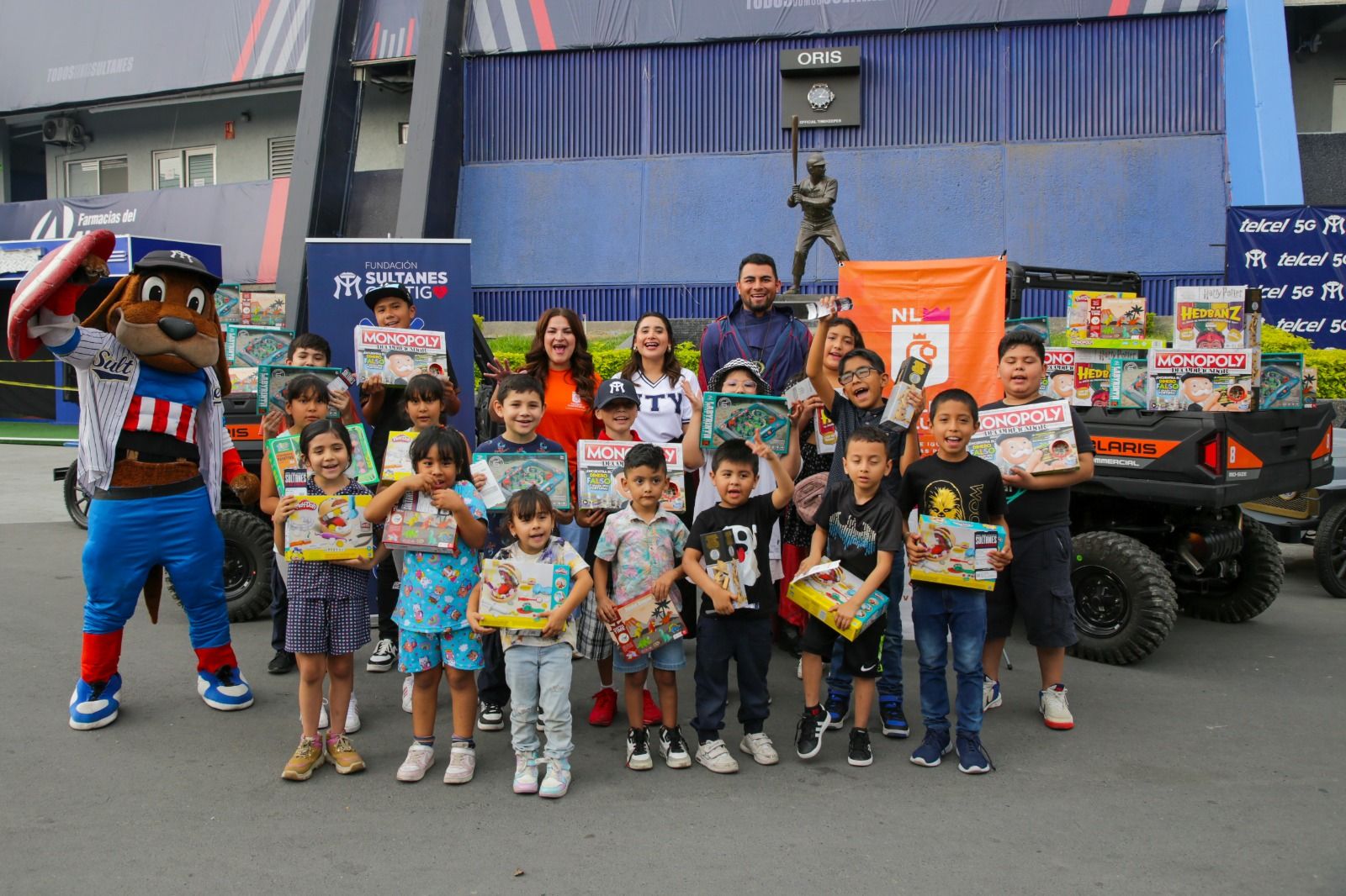 Sultanes celebra el Día del Niño con entrega de juguetes y clínica de bateo en el estadio