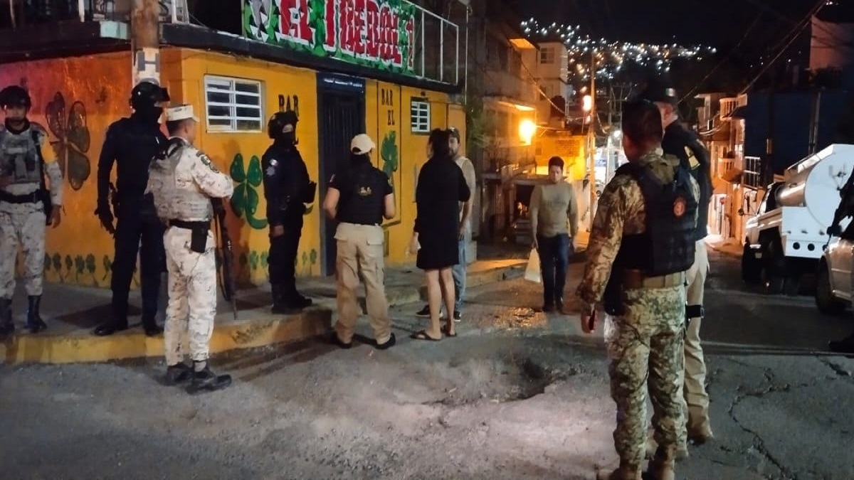 Incendian camión con 5 cuerpos en Acapulco y matan a hombre en Chilpancingo - ataque-en-bar-de-chilpancingo