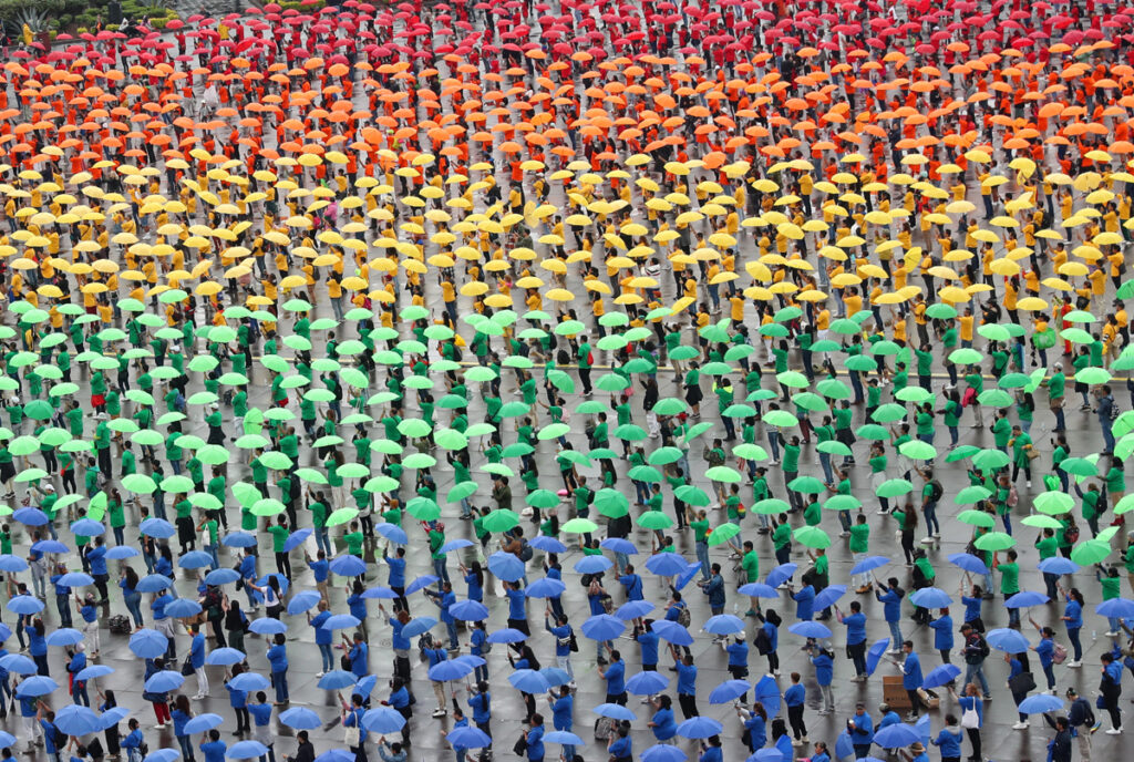 Celebran el orgullo LGBT en la CDMX con una bandera gigante en el Zócalo - celebran-el-orgullo-lgbt-en-la-cdmx-con-una-bandera-gigante-en-el-zocalo-1024x688