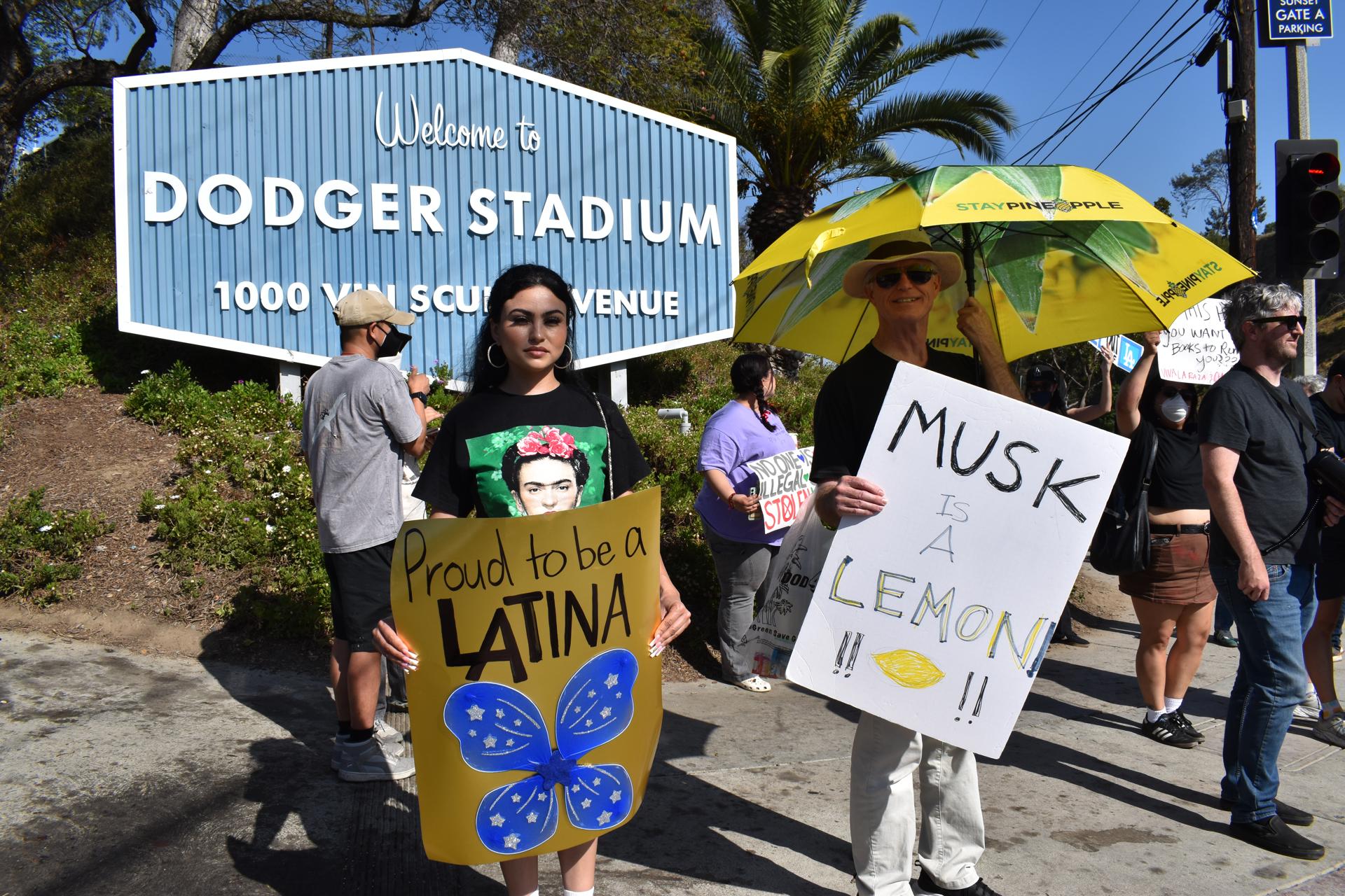 Redadas migratorias reabren heridas de la comunidad latina hacia los Dodgers