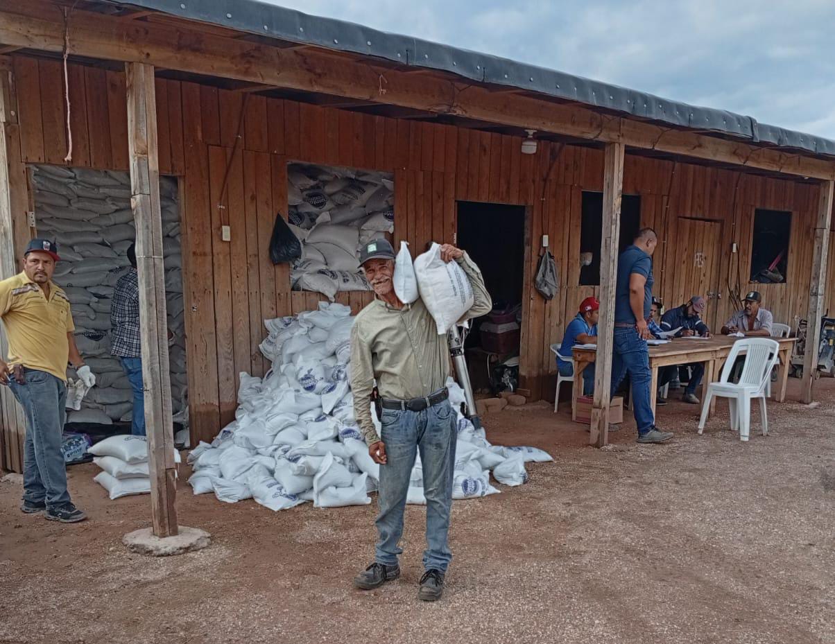 Entrega DIF Estatal maíz y frijol a más de 1,000 familias de Maguarichi y Moris