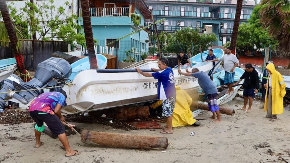 Huracán ‘Erick’ se degrada a categoría 1 tras impactar Oaxaca y Guerrero