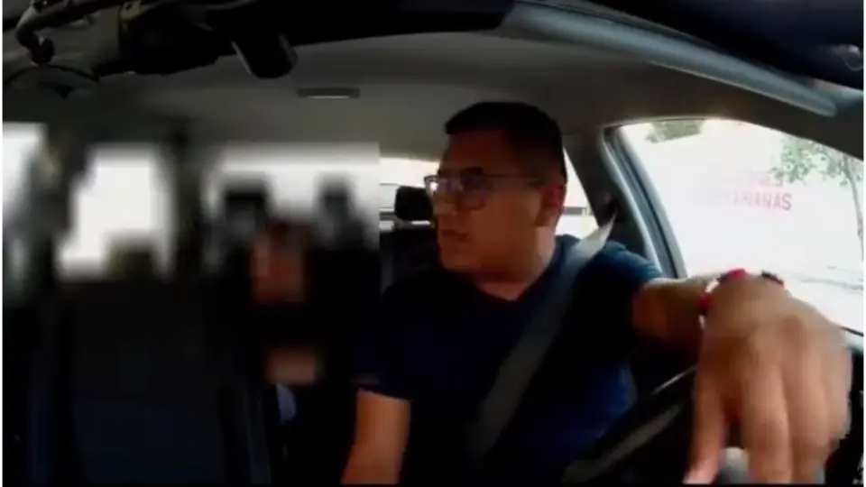 Chofer de Uber regaña a mujer por enviar a su hijo solo: «es una gran irresponsabilidad»