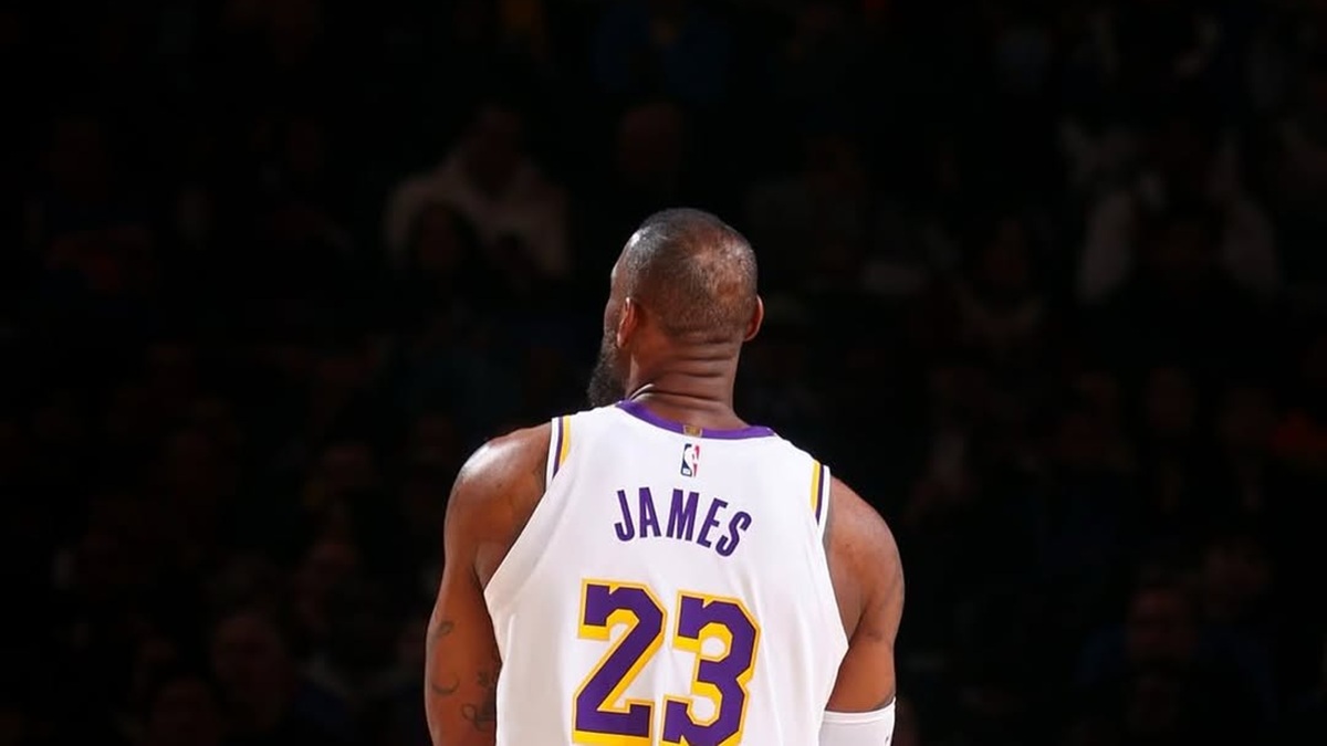 LeBron James renueva un año con Lakers por 52.6 mdd