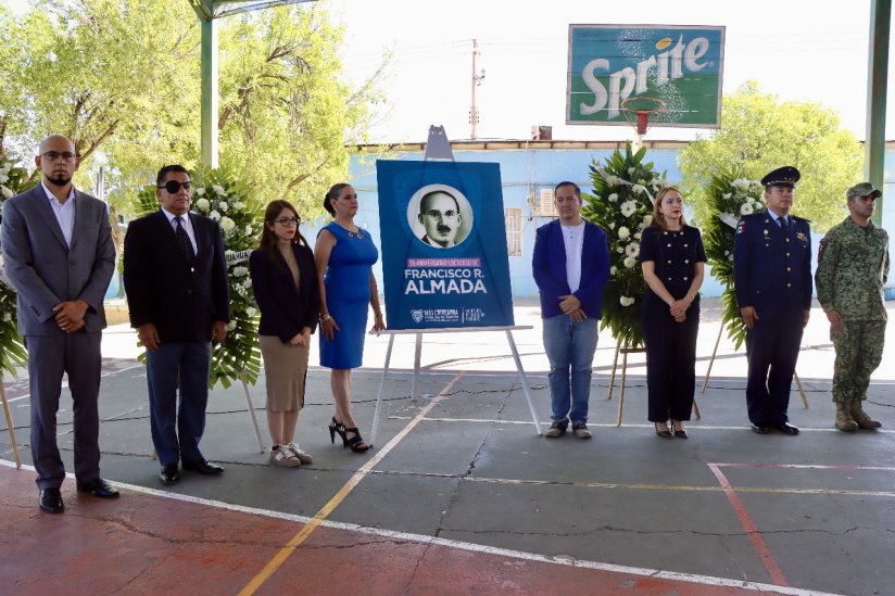 Participa Carla Rivas en guardia de honor por el 36° aniversario luctuoso de Francisco R. Almada