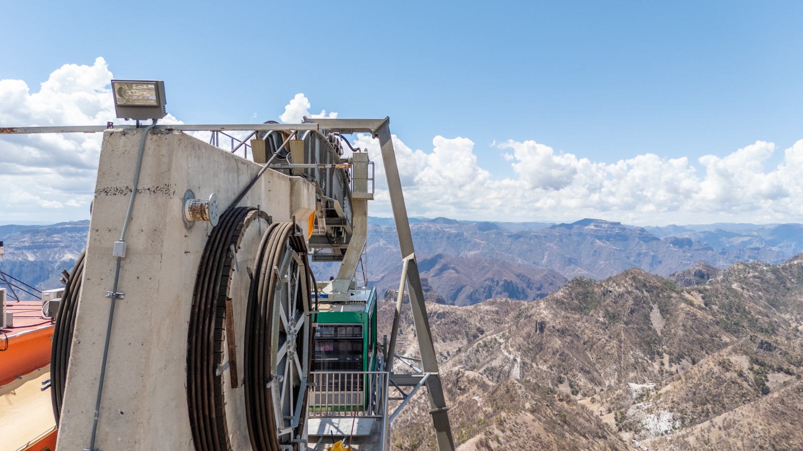Inician trabajos de mantenimiento integral del teleférico en Parque Barrancas