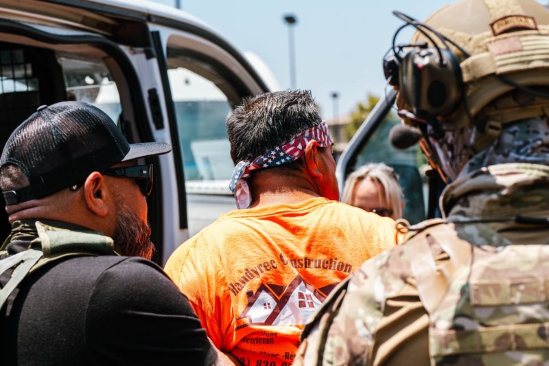 EE.UU. afirma que redadas laborales priorizan detención de migrantes 'criminales' - redadas-migrantes-los-angeles-california