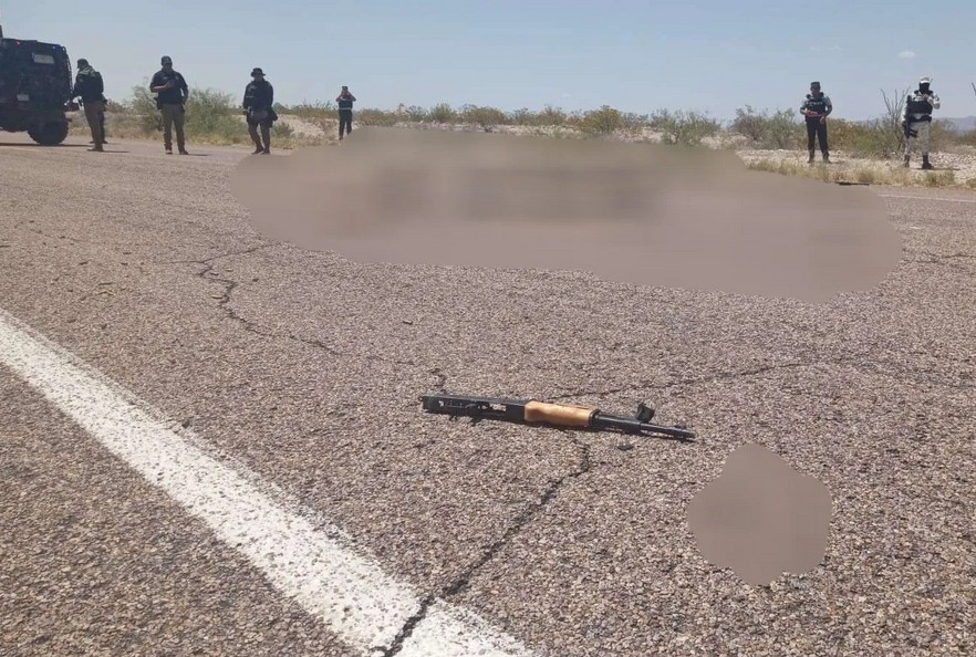 Terror en la carretera Chihuahua-Ojinaga: hallan cuerpo desmembrado, calcinado y con armamento de alto poder