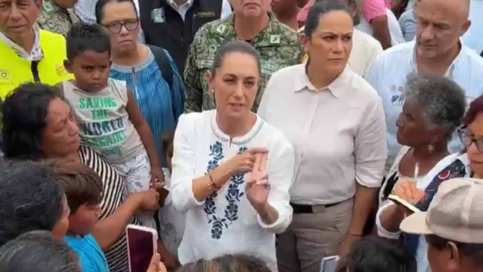Sheinbaum visita a damnificados por huracán “Erick” en Oaxaca