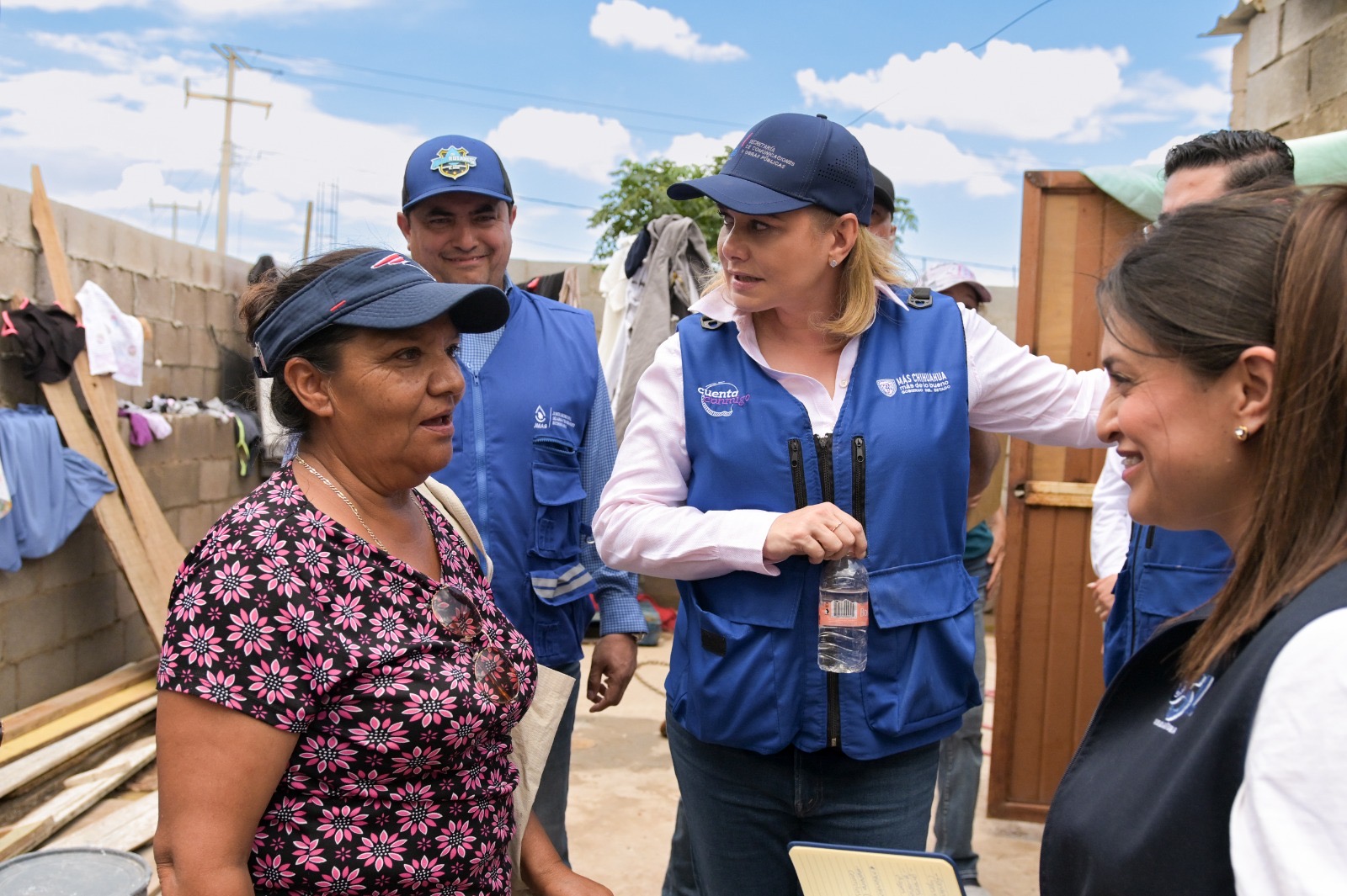 Atiende Maru Campos a familias afectadas por las lluvias al sur de Chihuahua capital