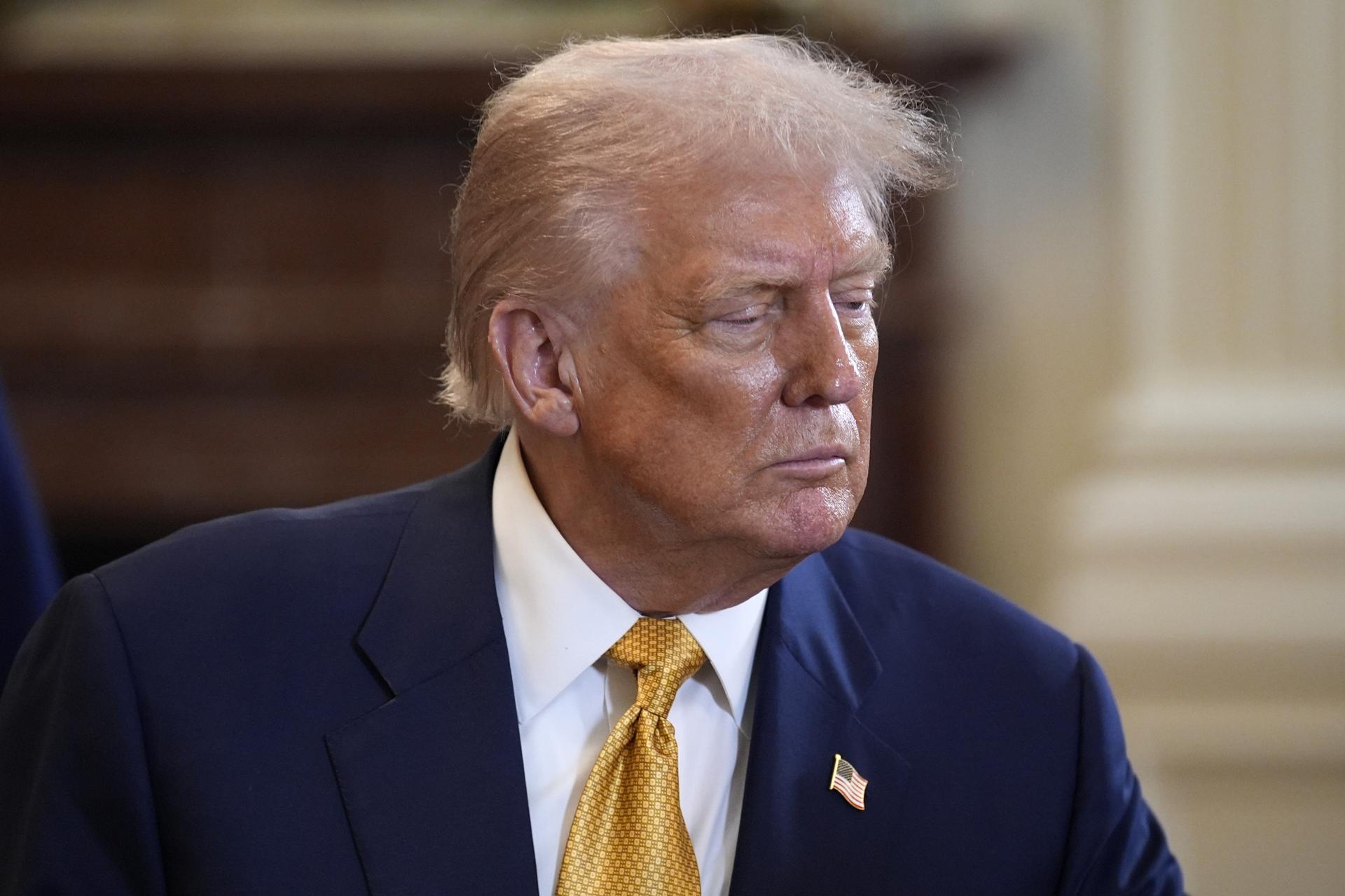 Trump dice que comenzó el plazo de 10 días para que Putin firme alto el fuego con Kiev