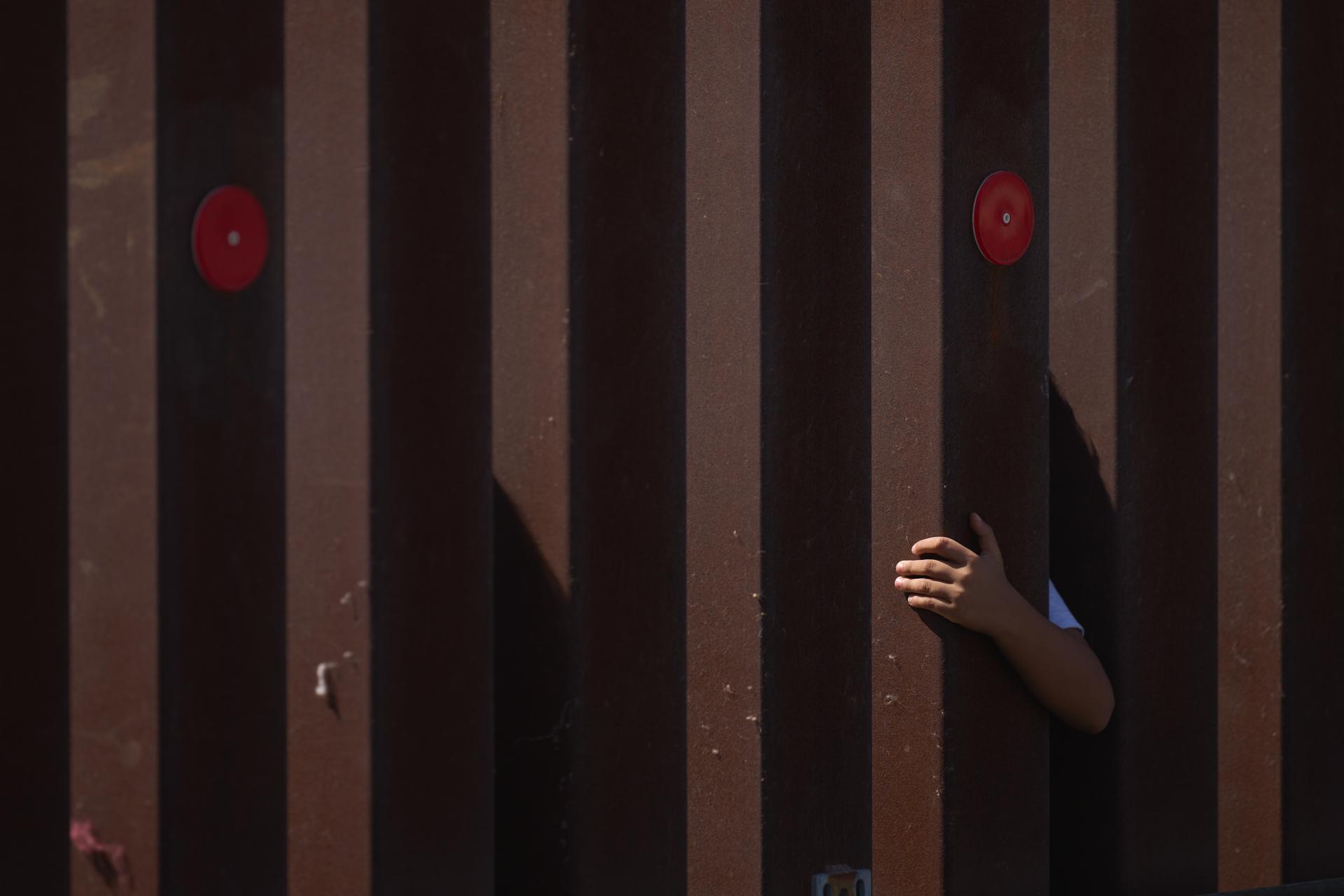 Alertan persecuciones de agentes migratorios encubiertos en frontera con México