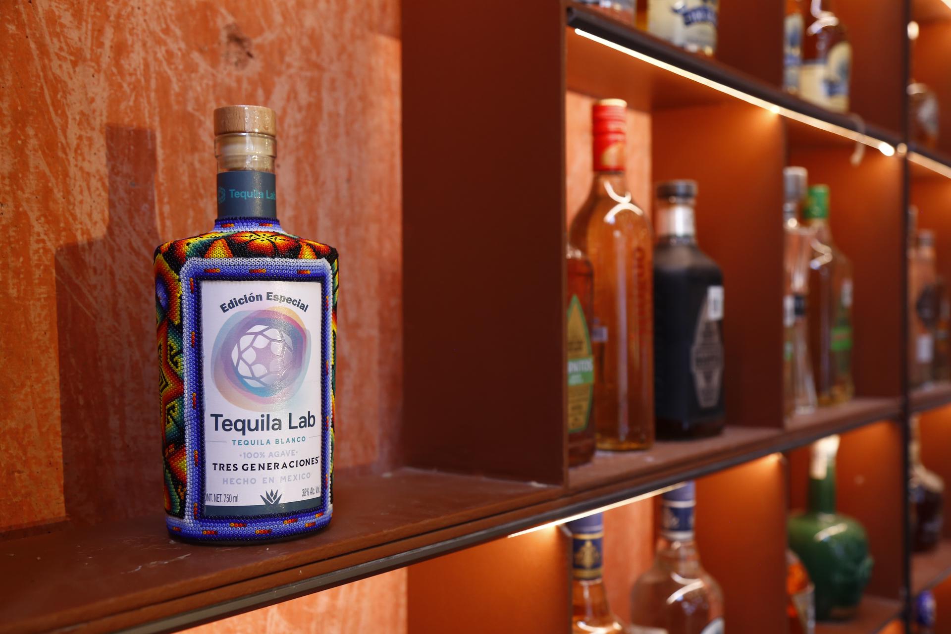 Imponen en Jalisco un Récord Guinness al reunir 3 mil 199 botellas de tequila
