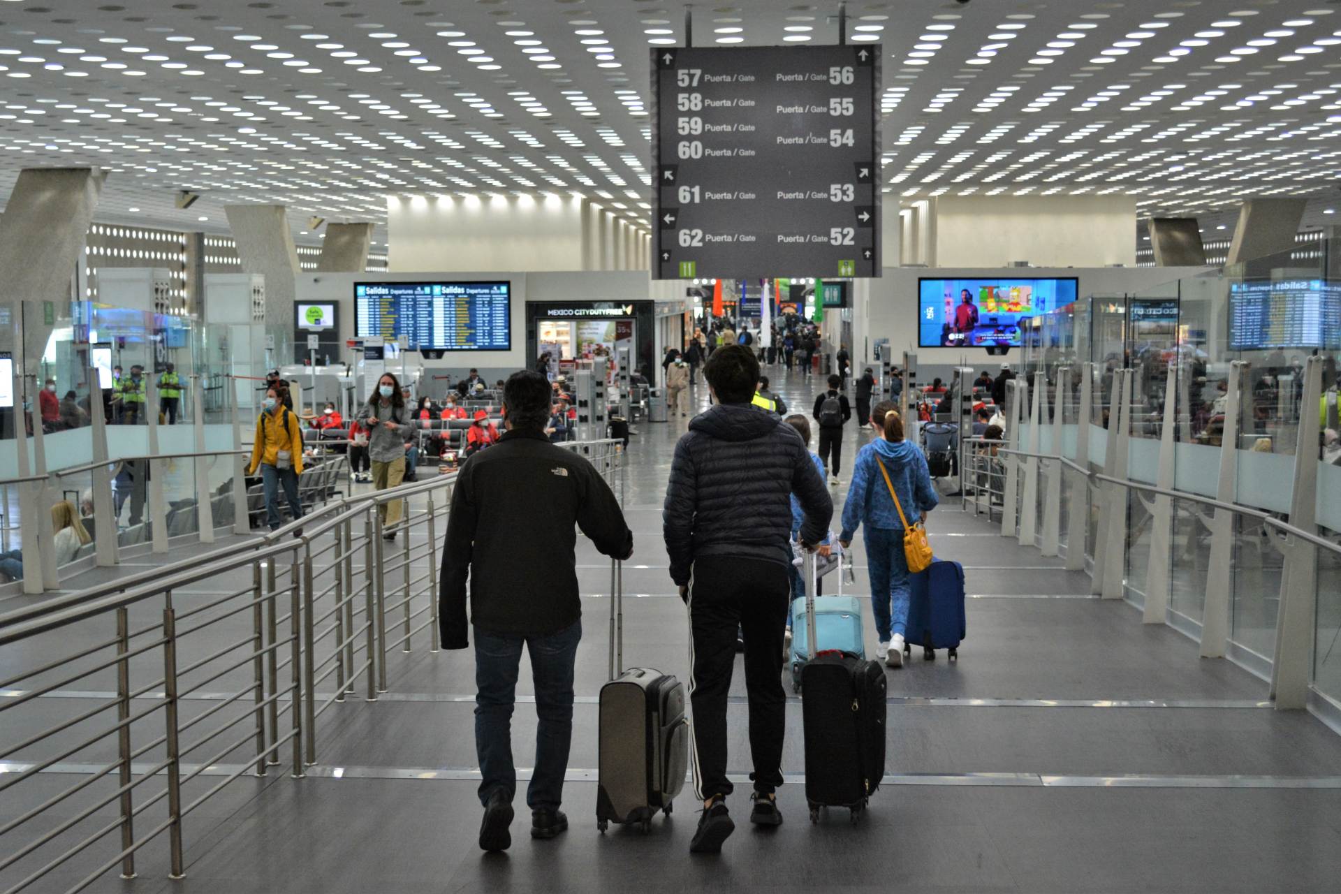 Surge el Grupo Aeroportuario Marina; controlará al AICM y otras terminales