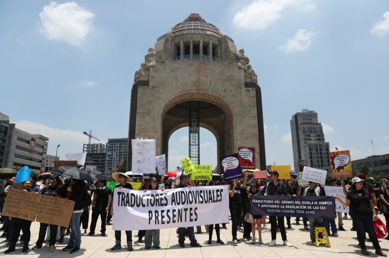 Artistas protestan en la CDMX; exigen regulación para proteger las voces ante clonación con IA - artistas-protestan-en-la-cdmx-exigen-regulacion-para-proteger-las-voces-ante-clonacion-con-ia-3-1024x679