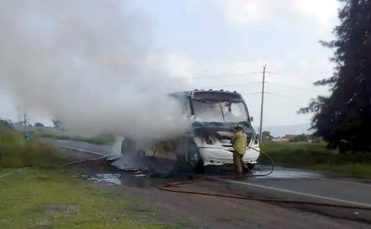 Comando intercepta camión de pasajeros y lo incendia, en Salamanca