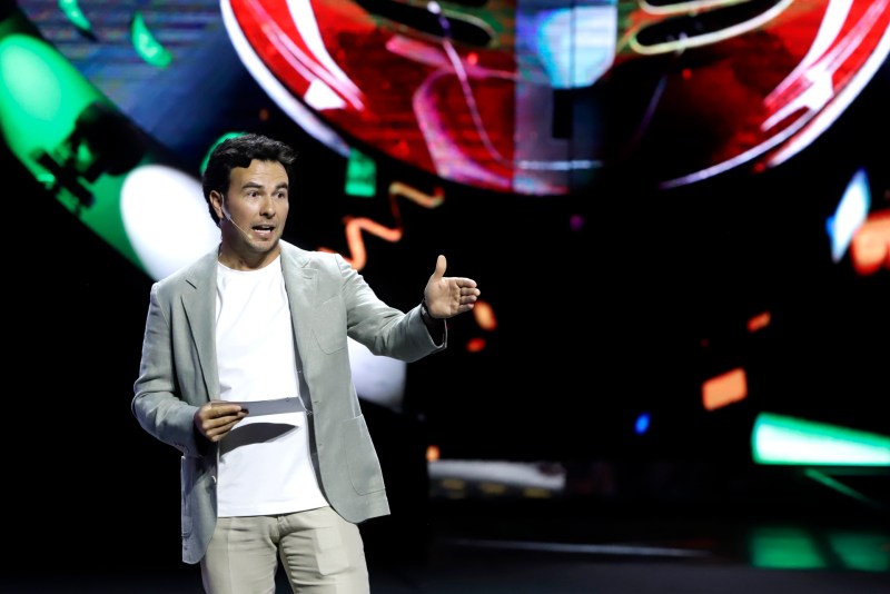 "No hay arrepentimiento": responde Horner a 'Checo' Pérez sobre su salida de Red Bull - checo-perez-reaparece-en-el-festival-de-las-ideas-2025-y-habla-de-su-posible-regreso-a-la-f1-3-1024x683
