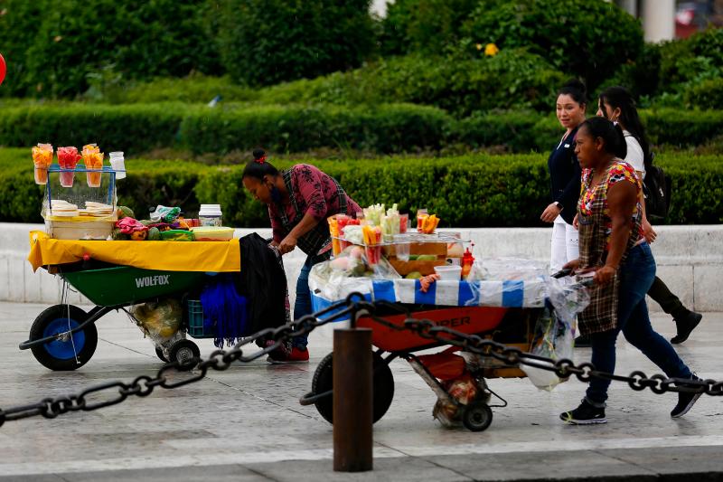 Reformas laborales asfixian a empresas e impulsan la informalidad - desempleo-ambulantes-empleo-informal