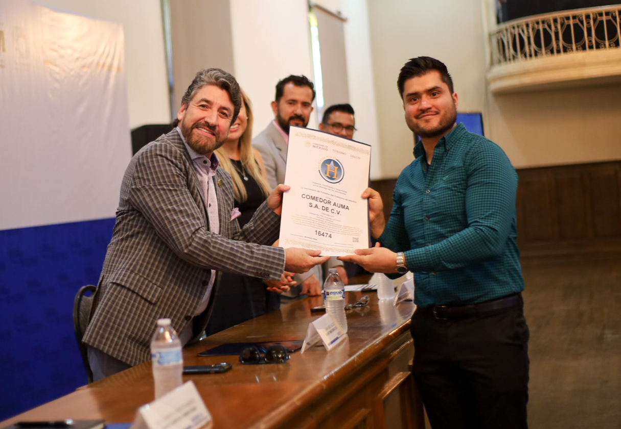 Reciben distintivos de Calidad Turística 34 empresas de la ciudad de Chihuahua