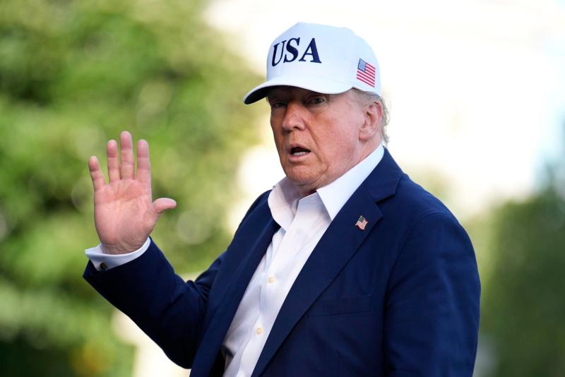 Supremo de EE.UU. permite a Trump reanudar los despidos masivos en el Gobierno - donald-trump-gorra-1024x683