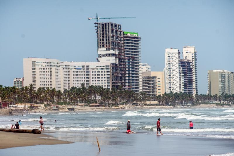 Los hoteleros de Acapulco van por reactivar el turismo tras los huracanes - e3537f302c6525d3e57c642db68b13fa627484c3w-1024x683
