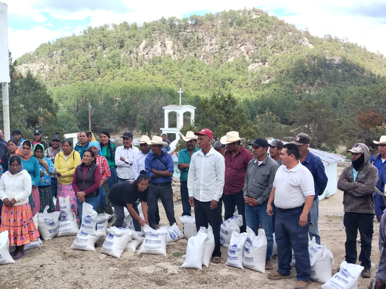 Entrega Estado más de 15 toneladas de alimento en comunidades de la región serrana