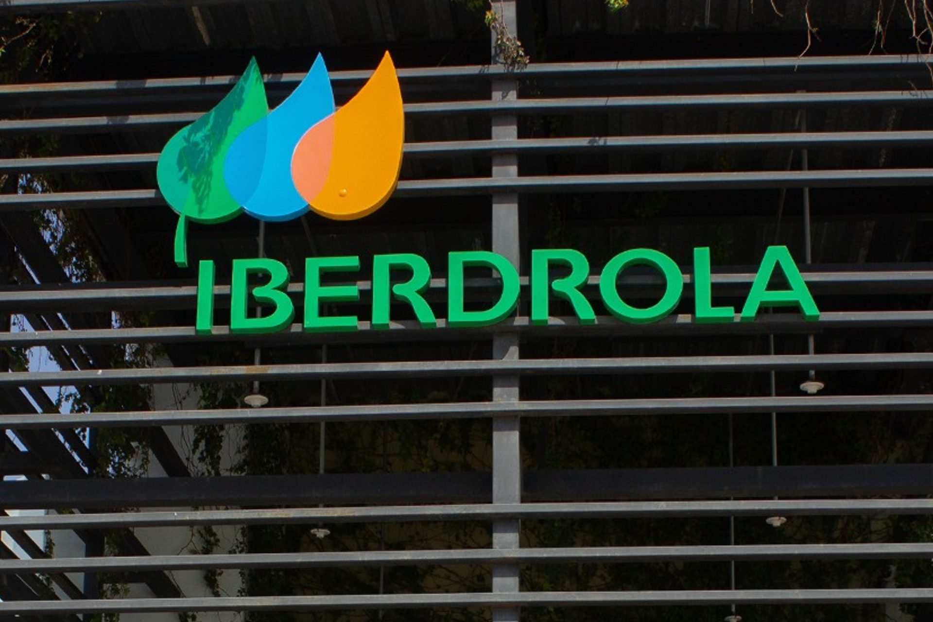 Grupo Cox compra Iberdrola México por 4 mil 200 mdd