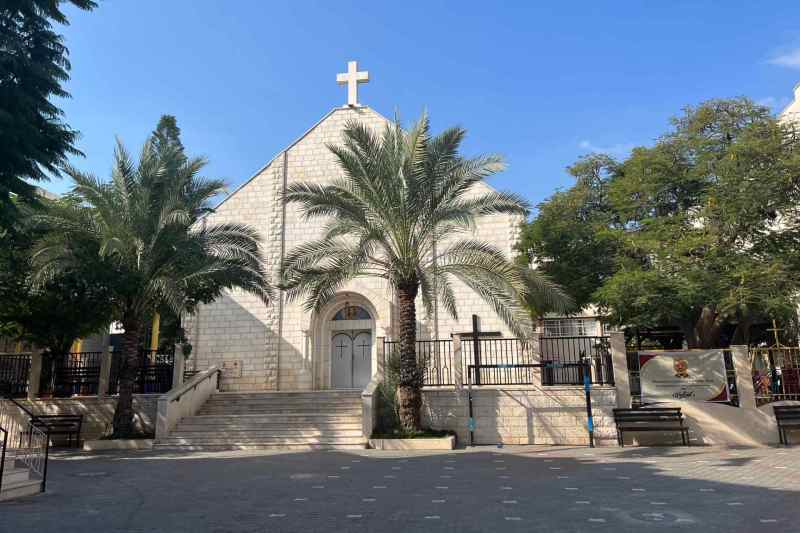 Israel "lamenta daños y víctimas" por ataque a la Sagrada Familia de Gaza - iglesia-sagrada-familia-gaza