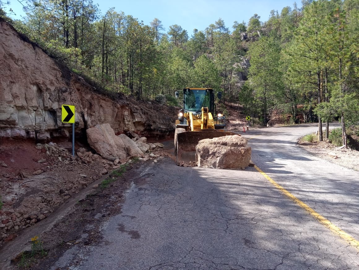 Restablece SCOP paso seguro en la Sierra Tarahumara tras derrumbes por lluvias