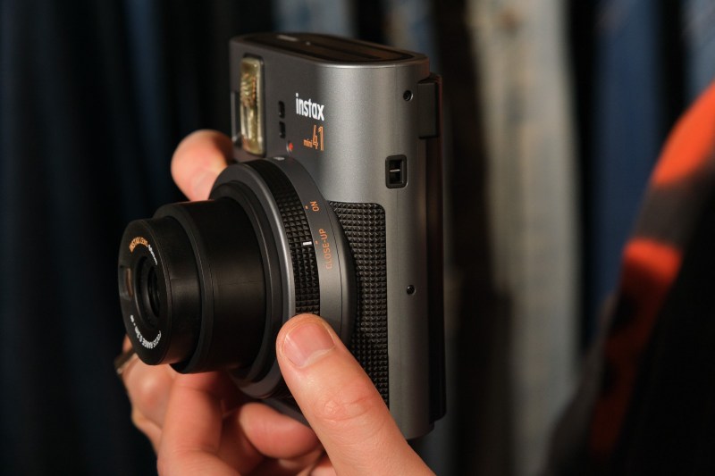 instax-mini-41-2 10 gadgets ideales para el verano - instax-mini-41-2-1024x682