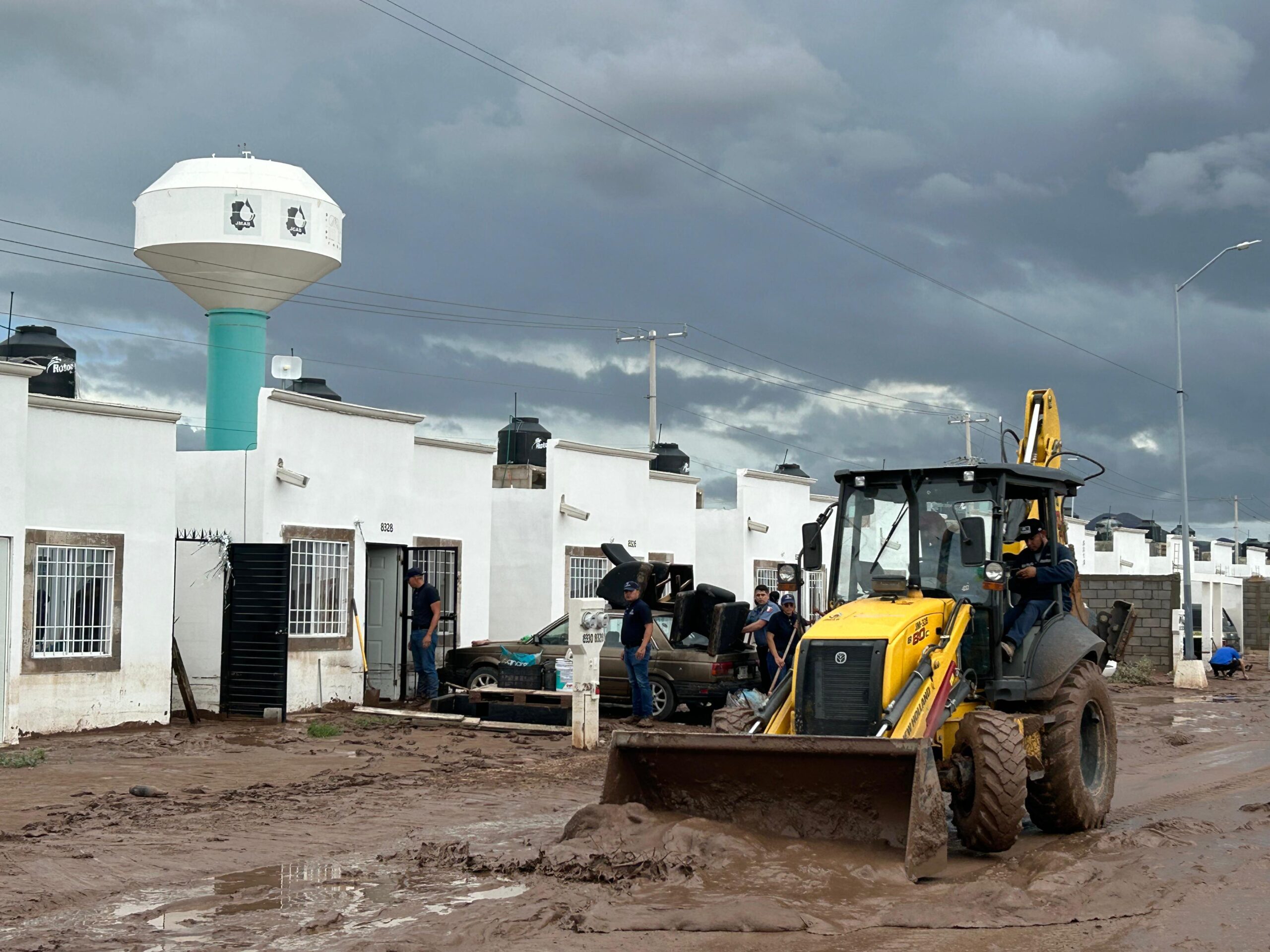 Apoya JMAS Chihuahua con maquinaria a colonias afectadas por lluvias