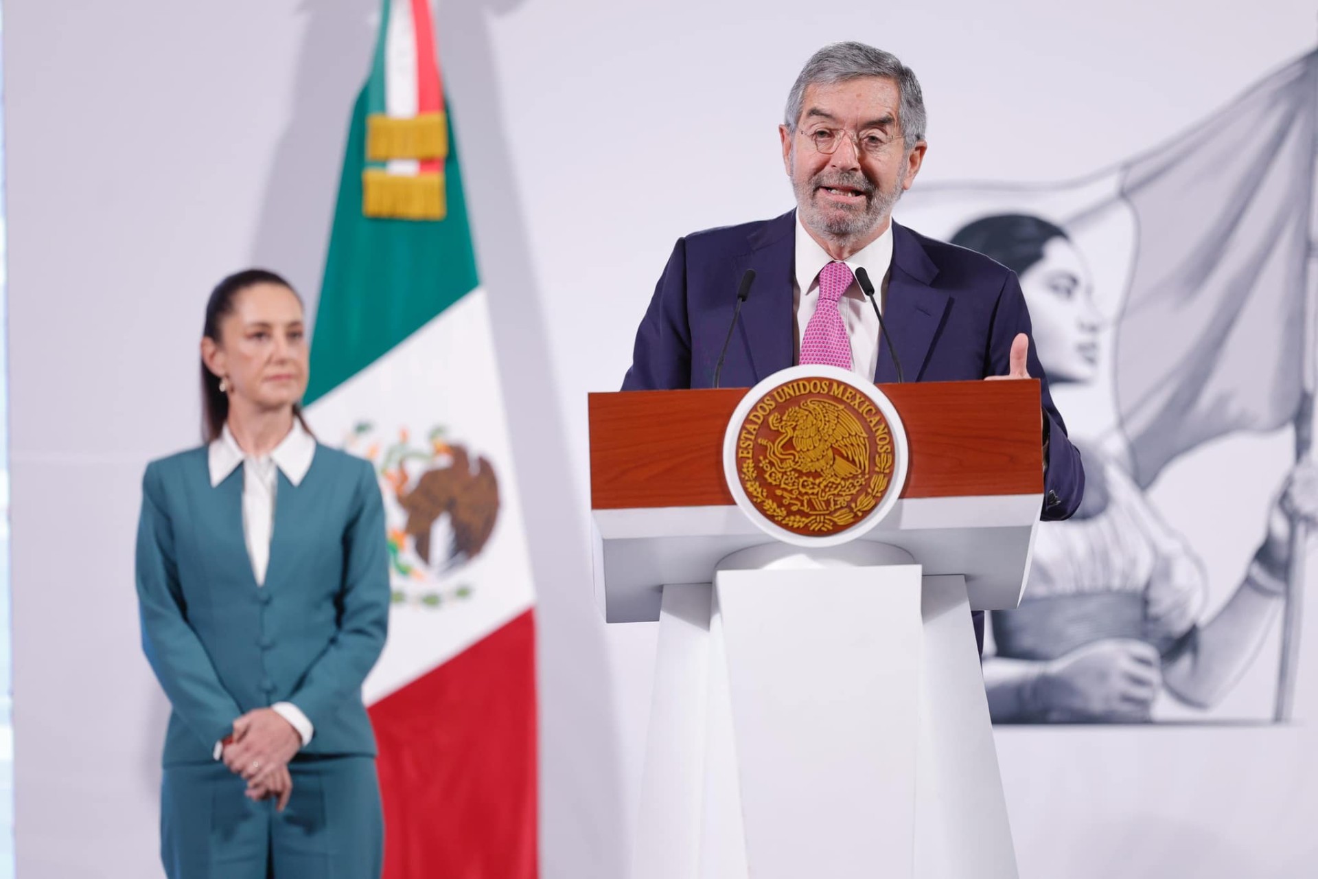 “Juan Ramón de la Fuente hace un gran trabajo en SRE”: Sheinbaum