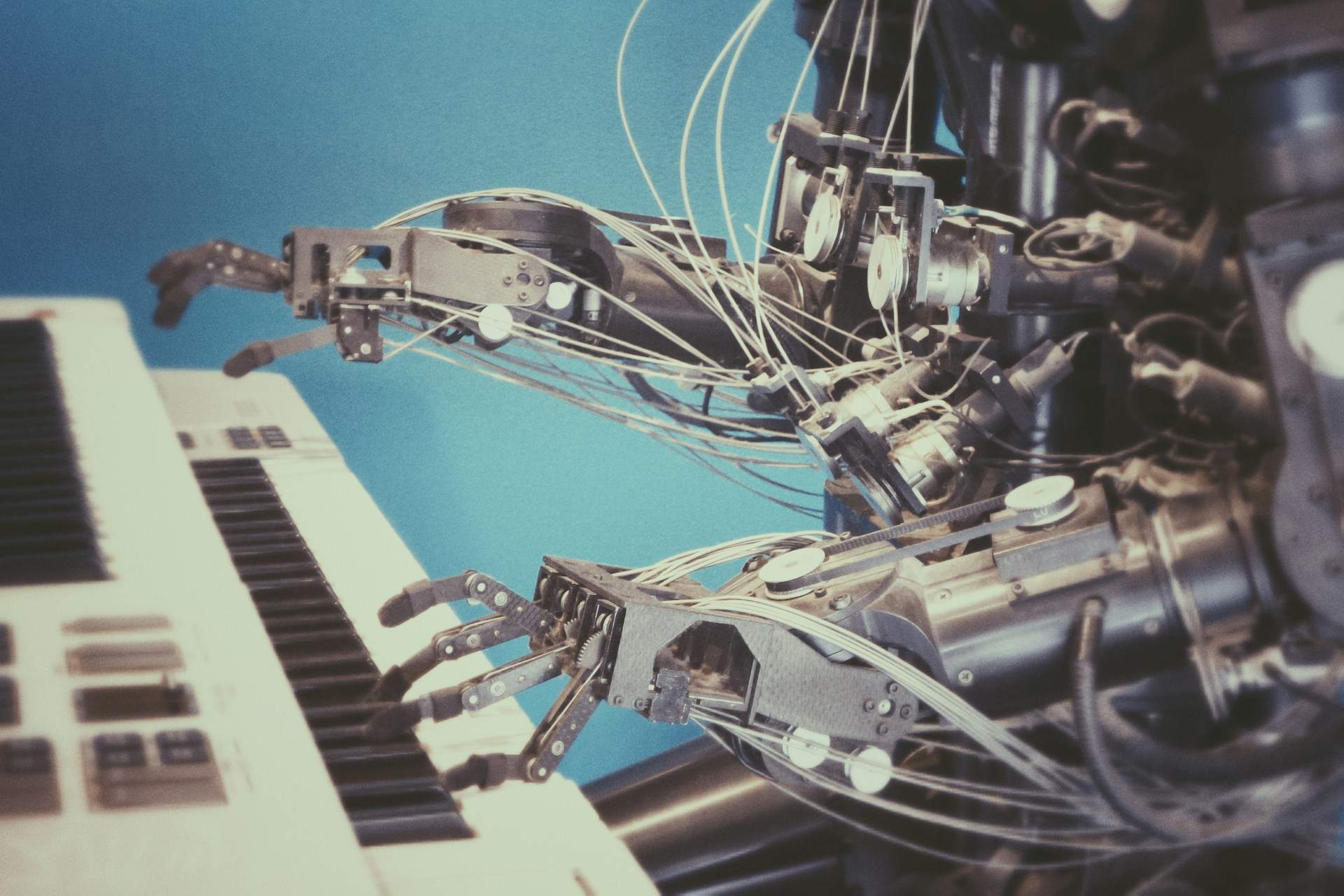 Música generada por IA puede emocionar más que la humana, según estudio