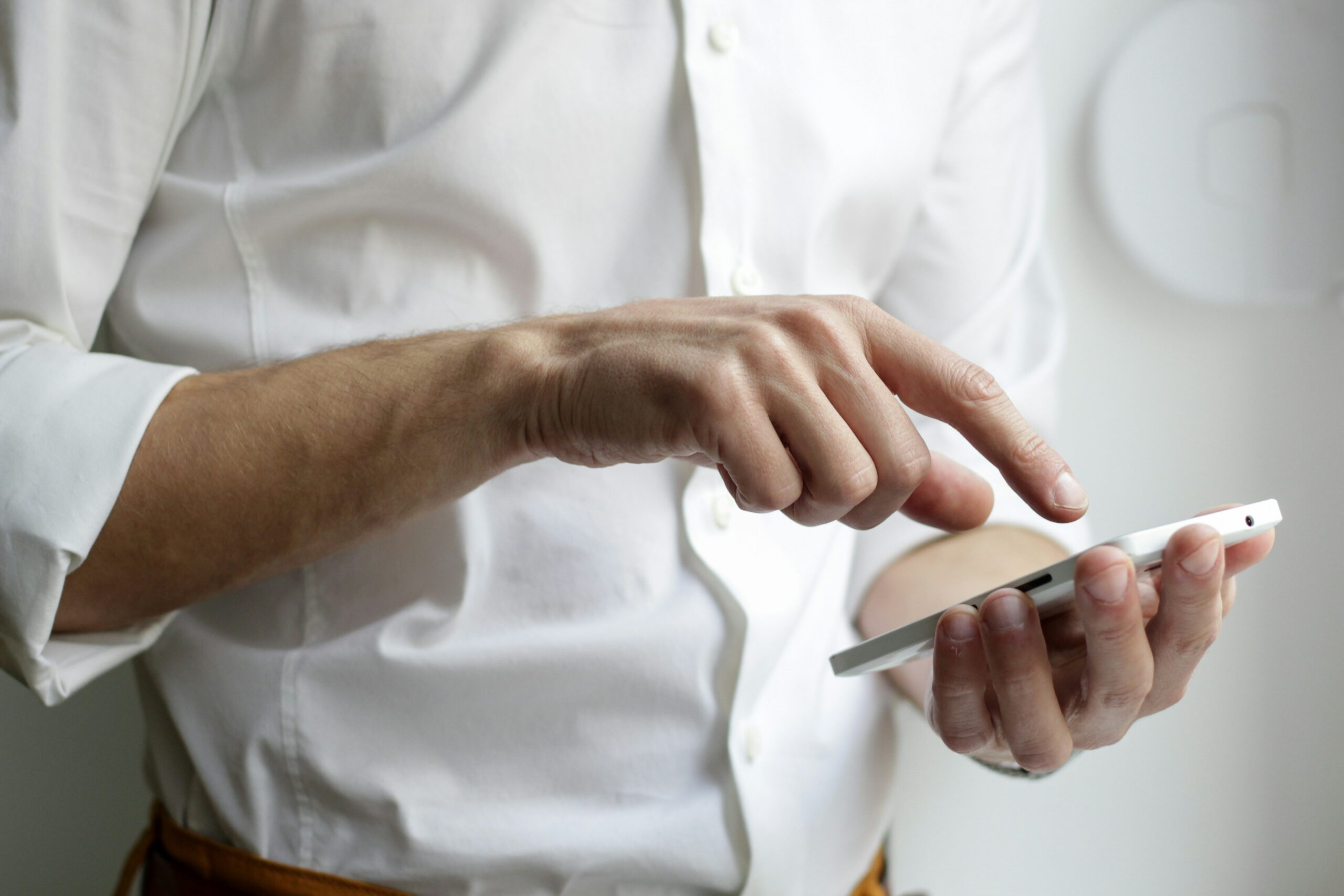 ¿Cómo saber si alguien está espiando tu celular?