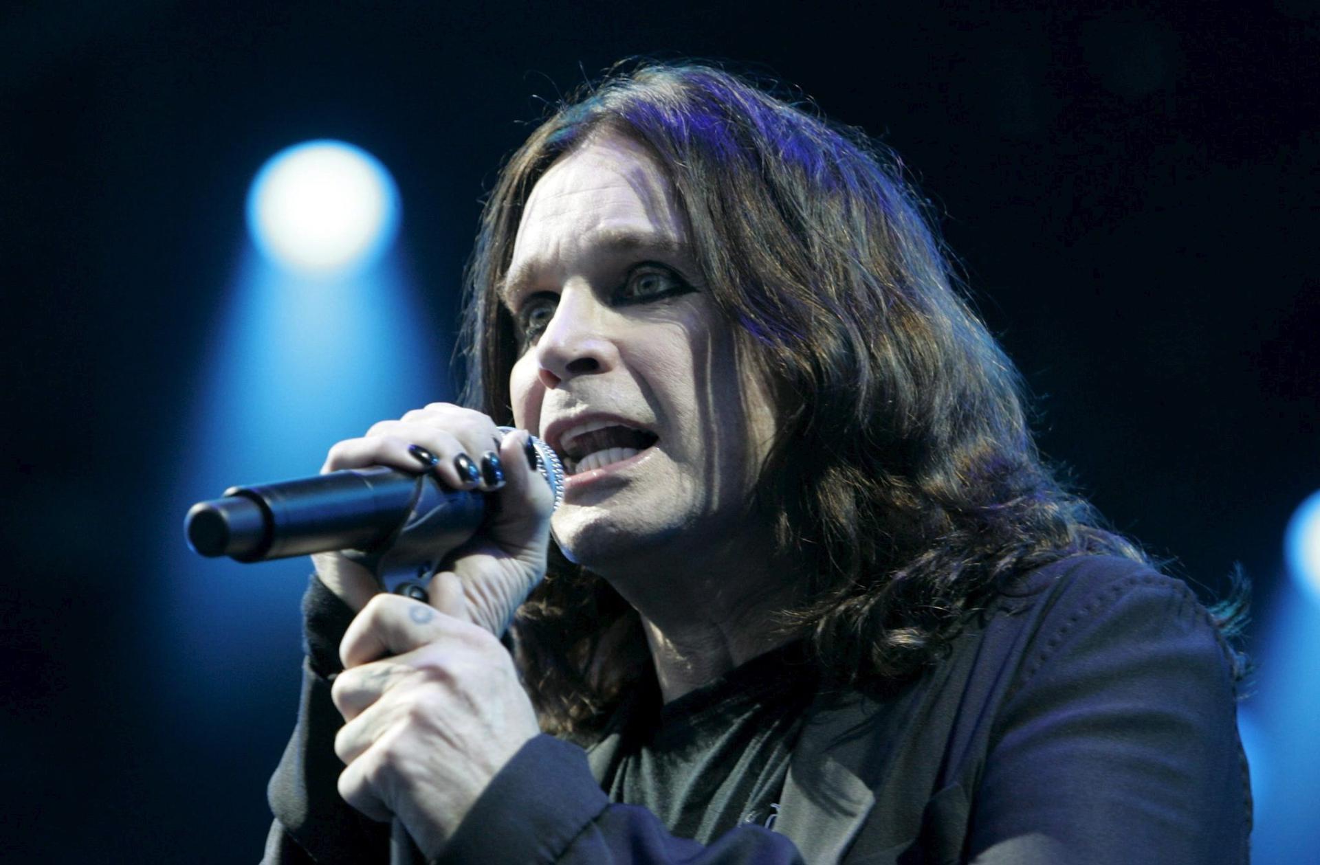 Video: Comisión Permanente del Congreso de la Unión rinde minuto de aplausos a Ozzy Osbourne