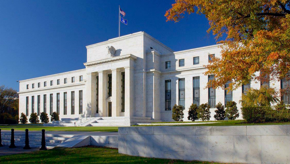 Fed resiste a la presión y deja las tasas sin cambios en su rango del 4.25 al 4.5 %