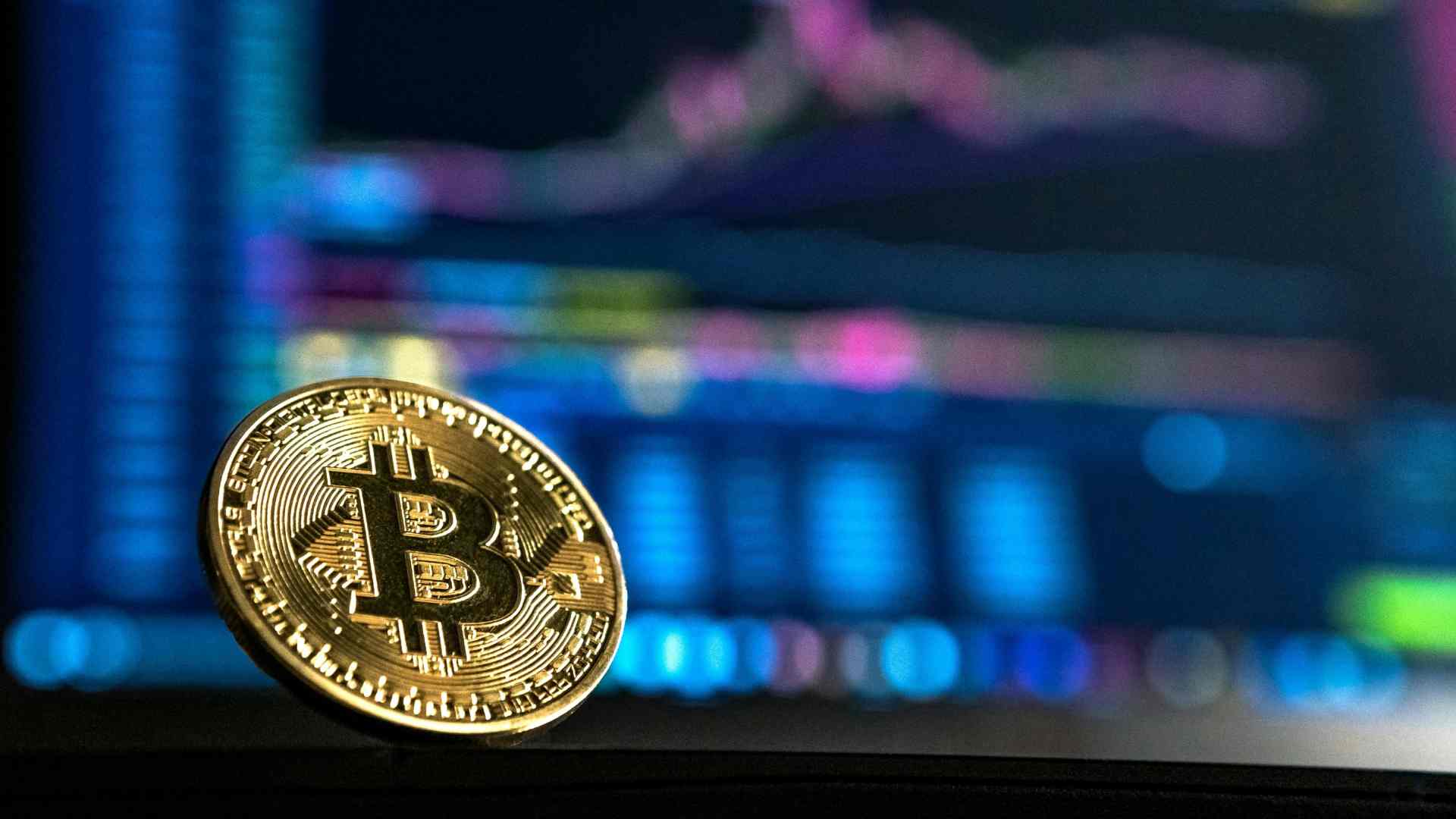 Trump ratifica la primera gran legislación sobre criptomonedas en EE.UU.